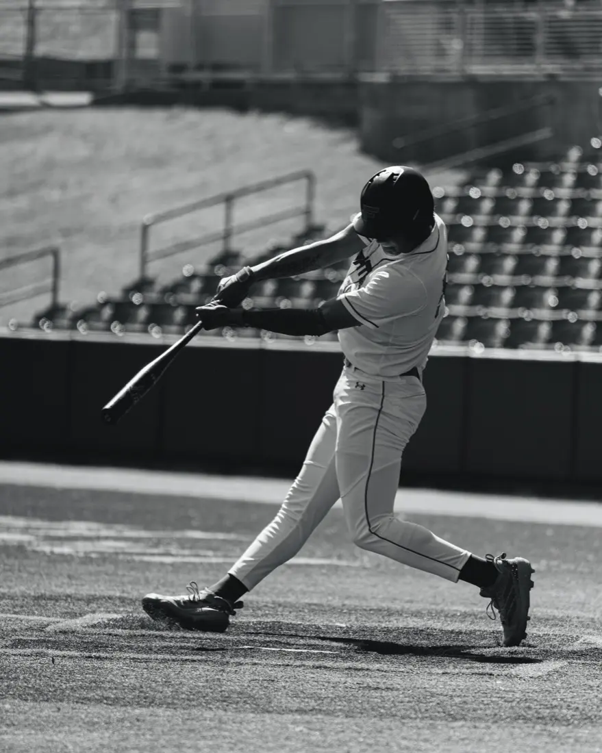 Trendyn Motley swinging